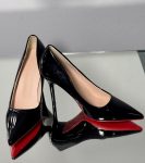 Лакові з червоною підошвою