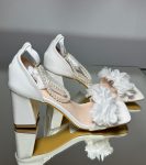 Босоніжки із квітами