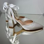 Жіночі туфлі Весільні атласні ремінцем з перлами 7,5 см