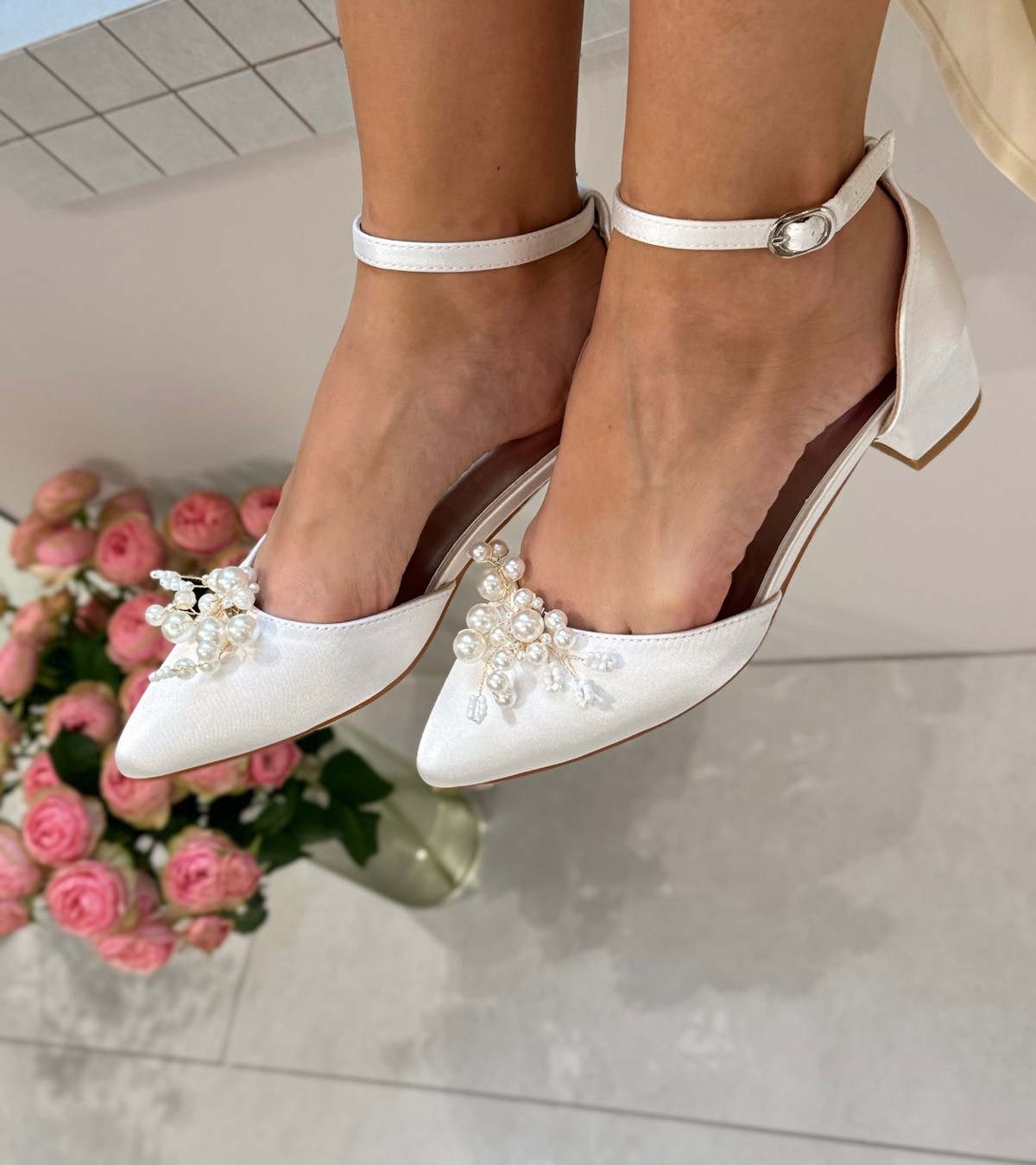 Жіночі туфлі Весільні атласні з брошкою перли (знімається) 4 см