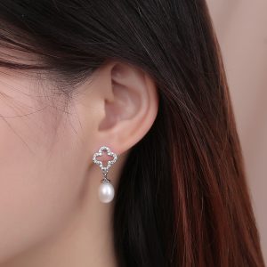 Сережки жіночі  Кліф клевер з перлами та камінцями- срібло СБЖ-0007