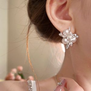 Сережки жіночі  квітка з трьома перлинами СБЖ-0025